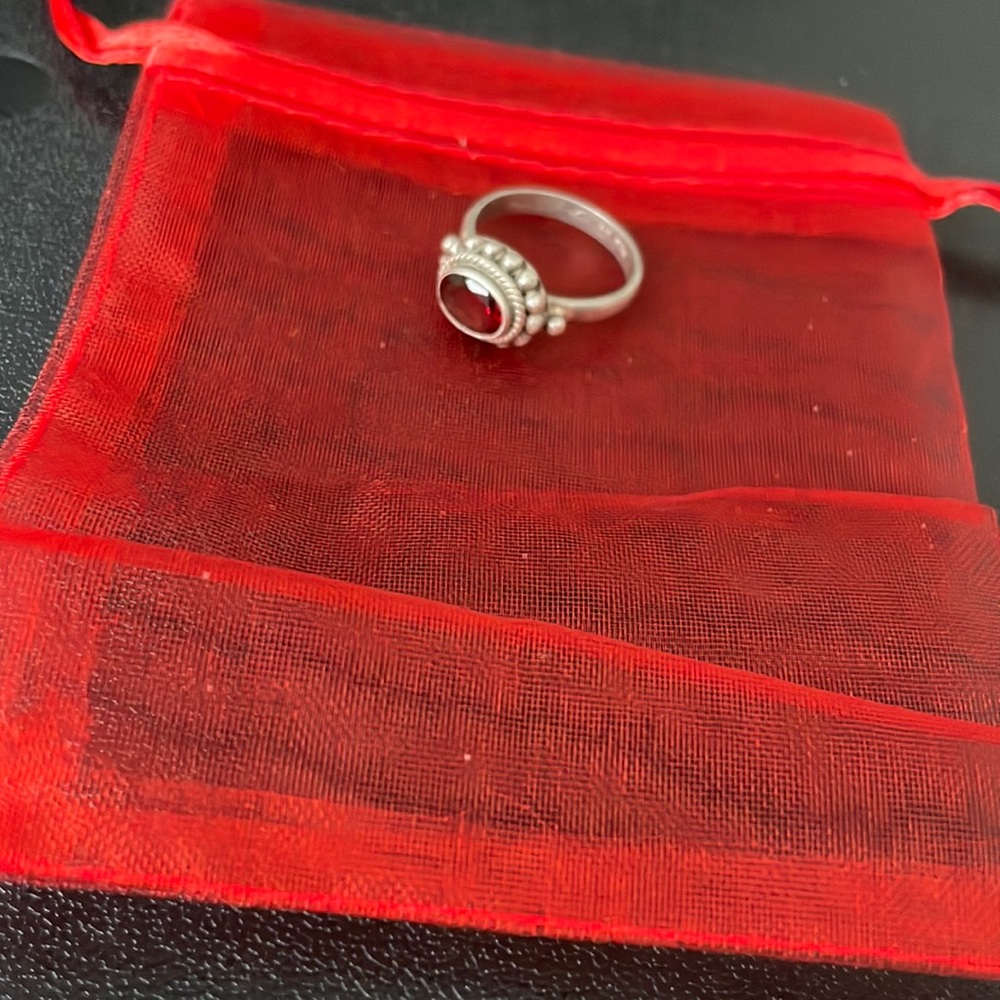 Sterling NEW silver garnet ring SZ 7.5 Stamped 925.  Absolutely gorgeous - Picture 11 of 11